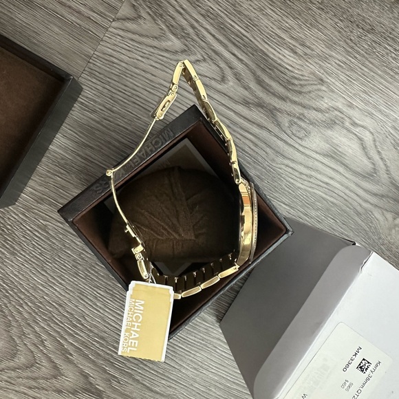 Michael Kors Gold Watch - Picture 4 of 6